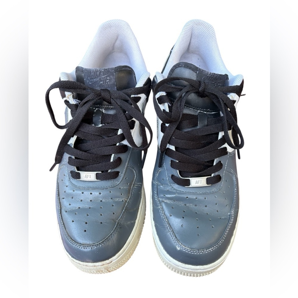 Nike Black and Gray Sneakers with Classic Silhouette size:11
